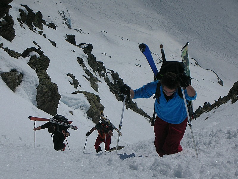 #7 Pointe A. Favre : Couloir SW- Ca finit à pied, tête dans l Pointe A. Favre : Couloir SW- Ca finit à pied, tête dans l'guidon !