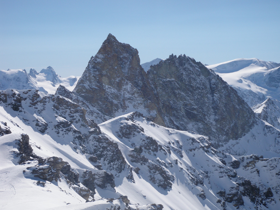 #8 les aiguilles rouges d les aiguilles rouges d'Arolla : parcourue avec patiente et détermination,à l'époque où on félicitait O. pour son double choix