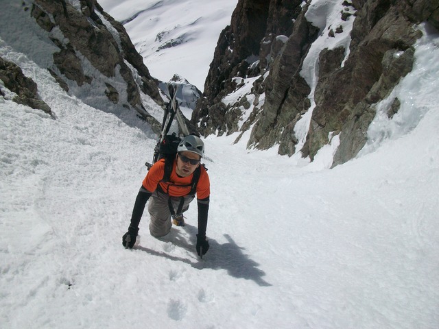 #12 Ailefroide occidentale : Au dessus, ça déroule. Enfin façon de parler parce que la pente, elle, ne se couche jamais ! Ailefroide occidentale : Au dessus, ça déroule. Enfin façon de parler parce que la pente, elle, ne se couche jamais !