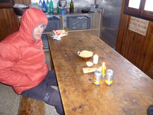 #1 La 1ere tentative : Apéro par temps bleu apéro delicieux: foie gras, bieres, chips, on essaye d La 1ere tentative : Apéro par temps bleu apéro delicieux: foie gras, bieres, chips, on essaye d'oublier la froidure