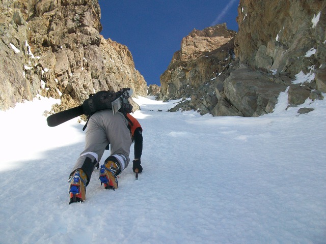 #14 Ailefroide occidentale : Un coup devant, un coup derrière, ça brise la monotonie... Ailefroide occidentale : Un coup devant, un coup derrière, ça brise la monotonie...