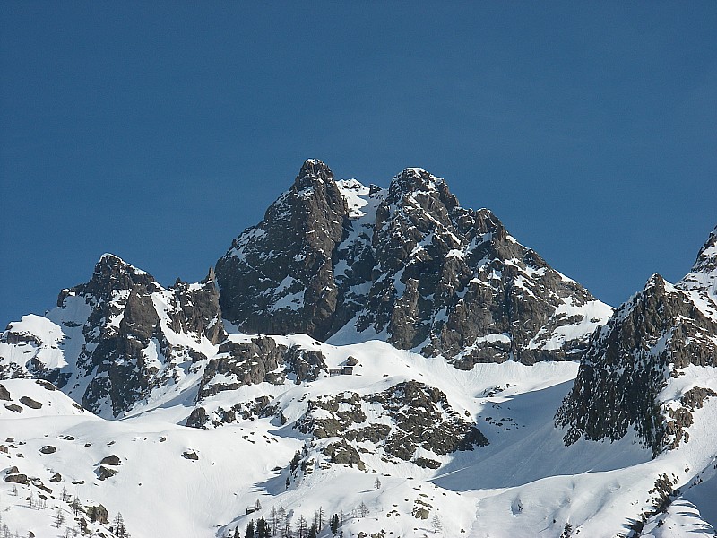 #7 Refuge Remondino : Bien camouflé le refuge Refuge Remondino : Bien camouflé le refuge