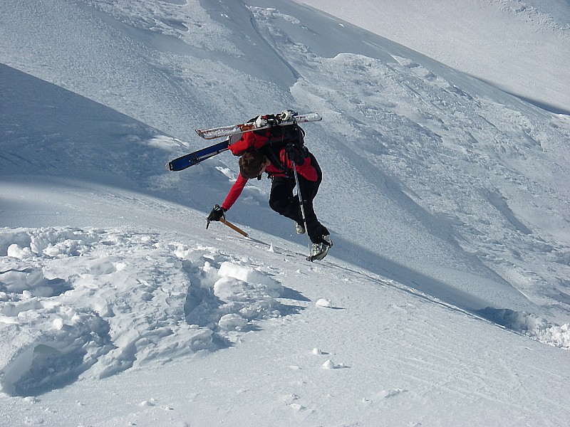 #9 glace : passage délicat sur glace pour arriver au col Cerise, passé avec piolet sans crampons mais limite. glace : passage délicat sur glace pour arriver au col Cerise, passé avec piolet sans crampons mais limite.