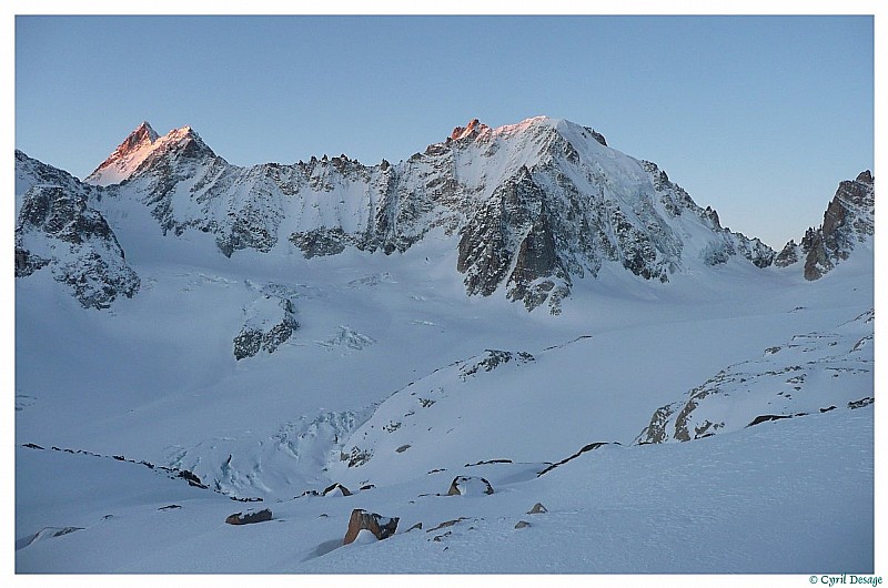 Lever de soleil : sur le Dolent et l'aiguille d'Argentière