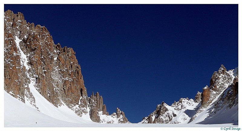 Seb minuscule : en rive droite sur le long faux plat qui mène au col