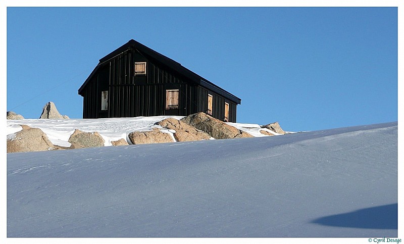 Arrivée à la cabane : de l'envers des Dorées