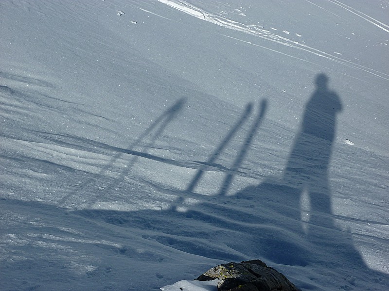 #10 Au col : Mes bâtons, mes skis, et celle qui ne me quitte que la nuit Au col : Mes bâtons, mes skis, et celle qui ne me quitte que la nuit