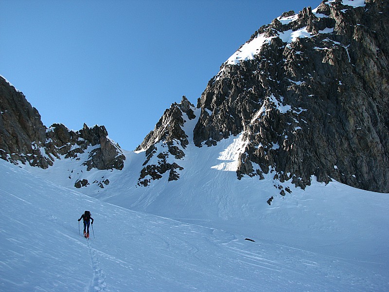 #11 Remontée vers le pas Ouest : changement!A gauche toute dans le couloir NO du Clapier pour une arrivée juste en dessous du sommet. Remontée vers le pas Ouest : changement!A gauche toute dans le couloir NO du Clapier pour une arrivée juste en dessous du sommet.