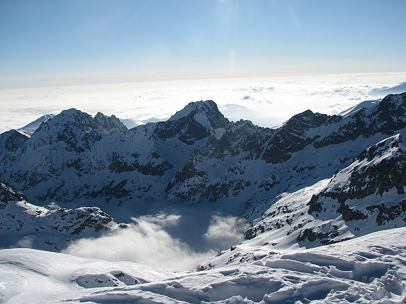 #15 Mont Colomb : Caire Cabret.En bas les nuages nous attendent pour un retour un peu long.... Mont Colomb : Caire Cabret.En bas les nuages nous attendent pour un retour un peu long....