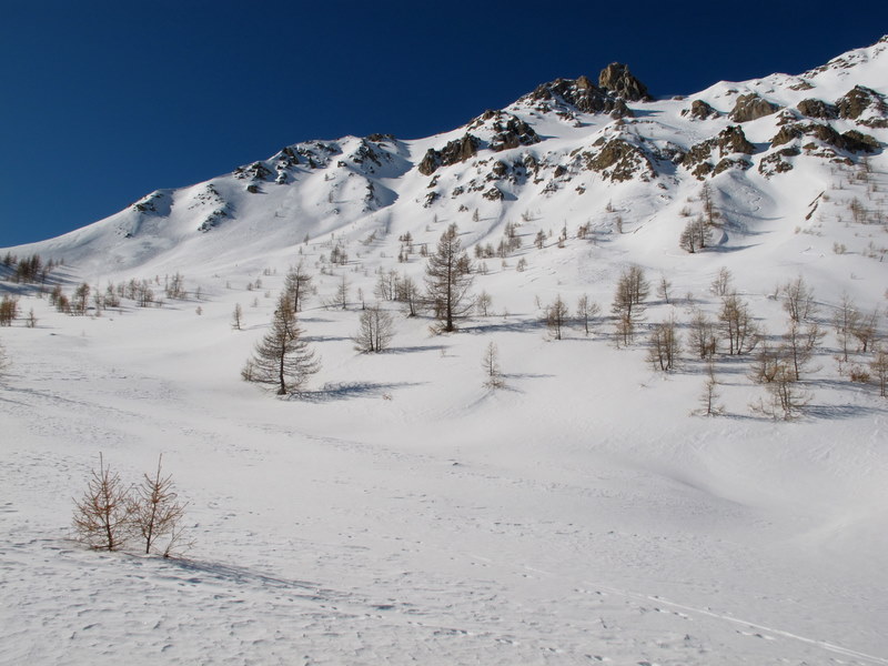#1 Dent de Ratier : le versant nord-est est encore bien poudreux Dent de Ratier : le versant nord-est est encore bien poudreux