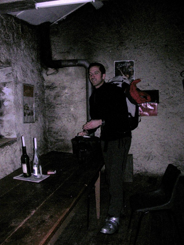 #2 Pause au refuge : Il fait un peu sombre Pause au refuge : Il fait un peu sombre