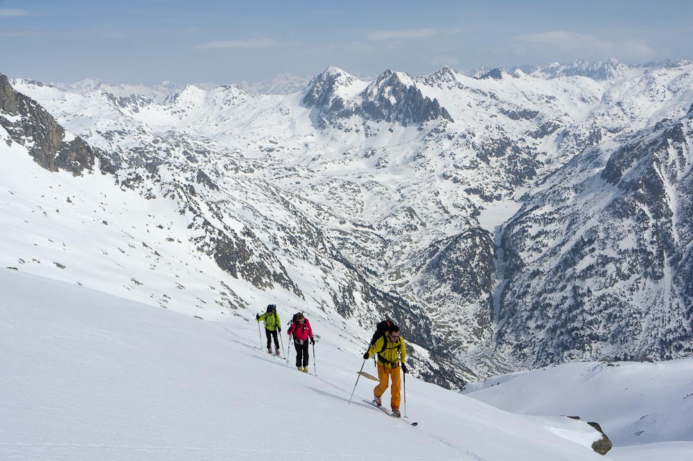 #11 montée vers le Besiberri : Au fond les Aiguilles de Travessani montée vers le Besiberri : Au fond les Aiguilles de Travessani