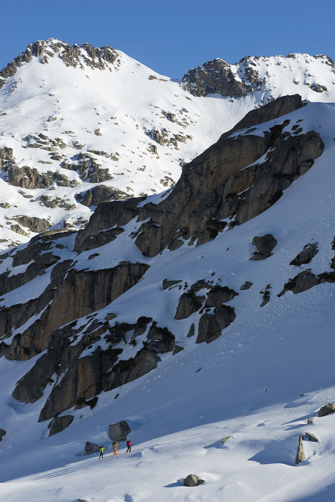 Montée vers  Coll de Contraix : et les belles pentes du Tuc de Lluca au fond