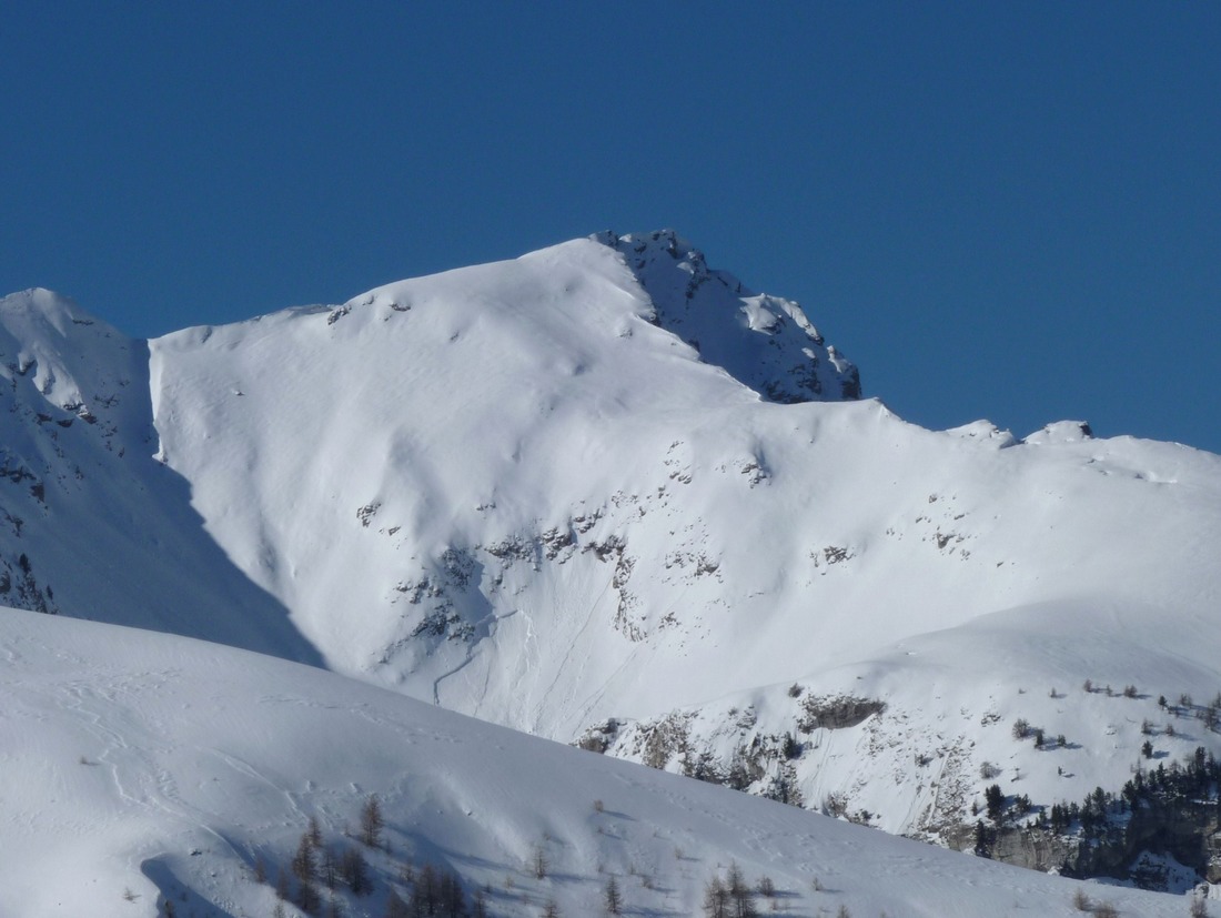 #4 Aiguille d Aiguille d'Ancelle : Plaque partie sous la barre du haut de la combe