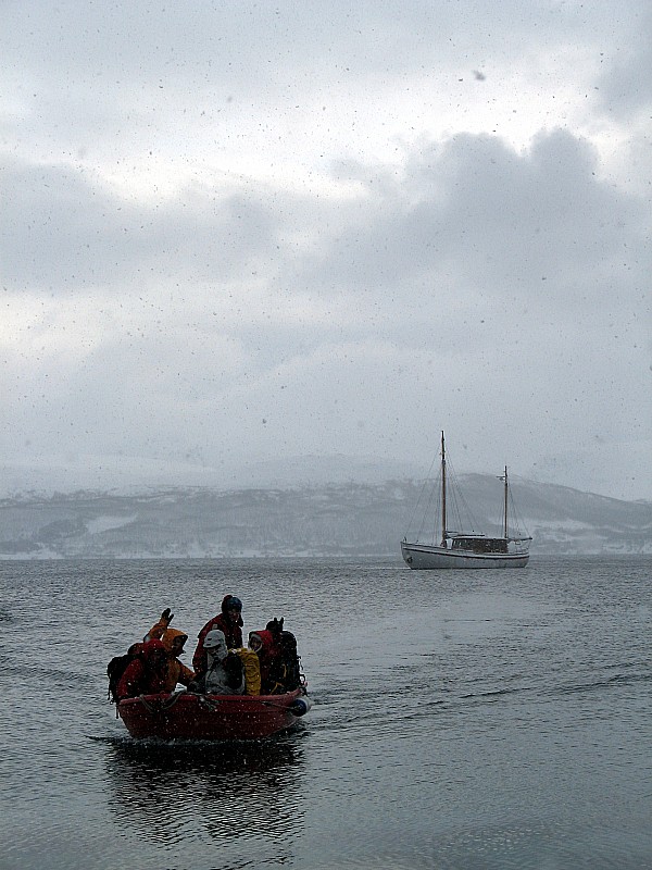 #1 Navette en Bateau : La navette est toujours un grand moment pour un skieur Navette en Bateau : La navette est toujours un grand moment pour un skieur
