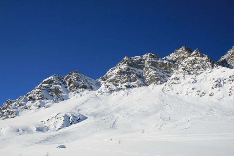 Jolies plaques : parties sous le point 2870 m.