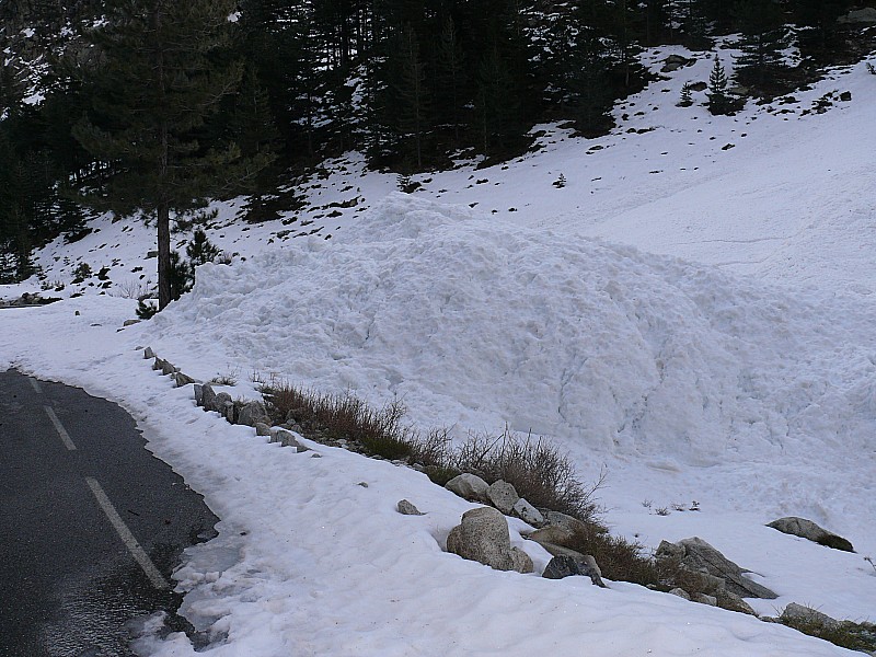 #1 Grotelle : Une belle coulée qui est remontée jusqu Grotelle : Une belle coulée qui est remontée jusqu'à la route