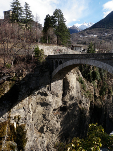 #18 en conclusion : le pont d en conclusion : le pont d'Intro d!
A VOIR Absolument
âme sensible , ne pas se pencher