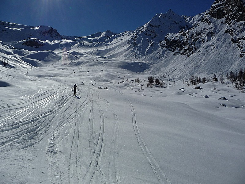 #19 Cime d Cime d'Entrelor : Le vallon d'Entrelor avec le sommet tout au fond au centre !