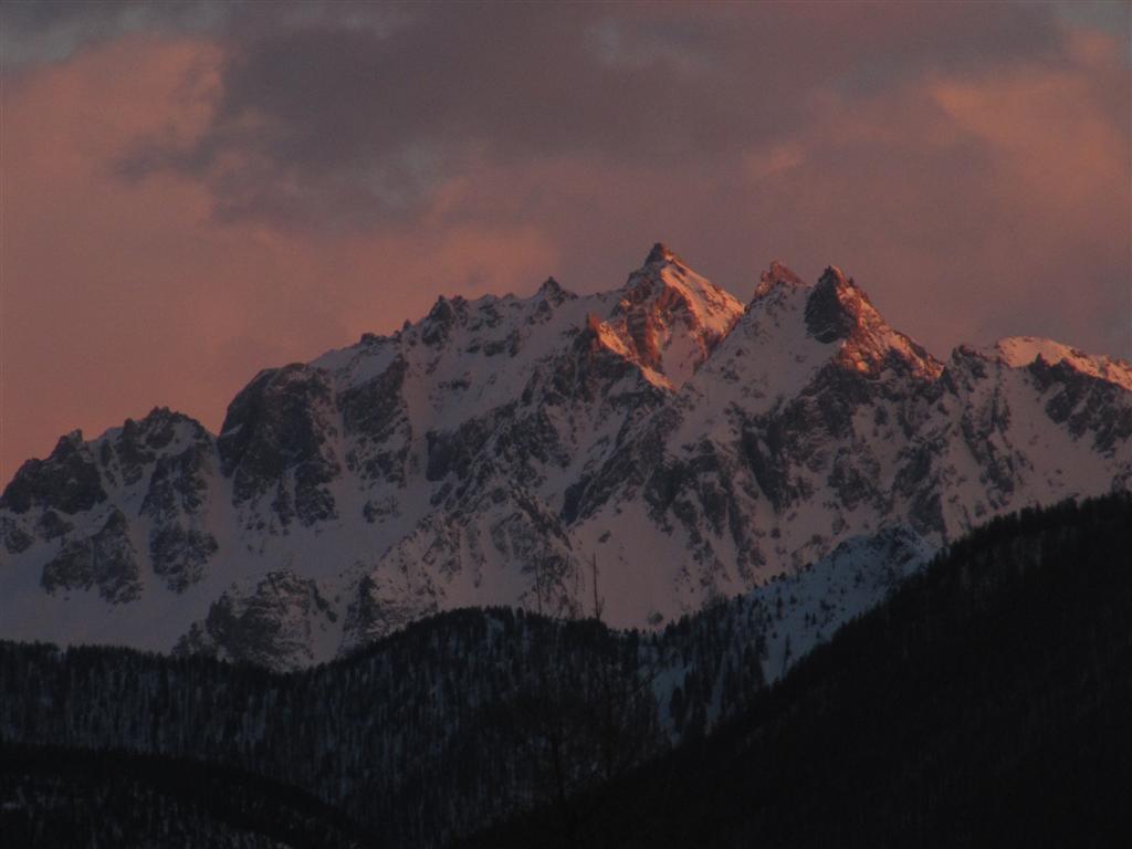 #1 la veille : crépuscule sur la Font Sancte vu depuis Arvieux la veille : crépuscule sur la Font Sancte vu depuis Arvieux