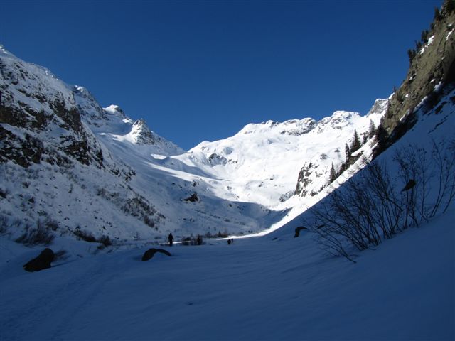 #3 vallon de Bérard : sur le long plat avant le refuge (bien enfoui) vallon de Bérard : sur le long plat avant le refuge (bien enfoui)