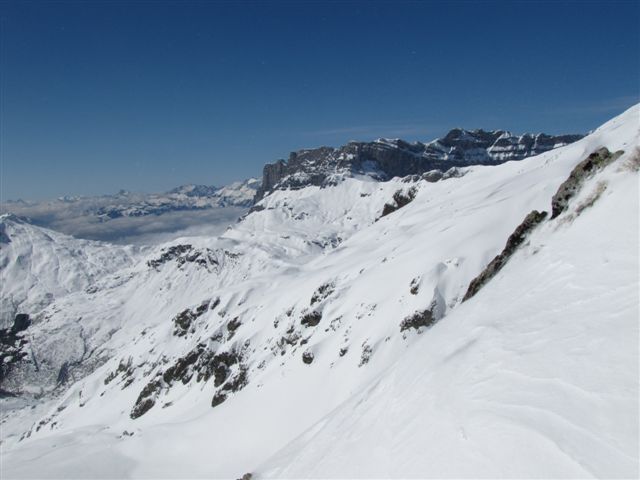 #7 au col de Bérard, vue magnifique sur les Fiz...
qq skieurs sur la face sud de la Brèche de Bérard au col de Bérard, vue magnifique sur les Fiz...
qq skieurs sur la face sud de la Brèche de Bérard