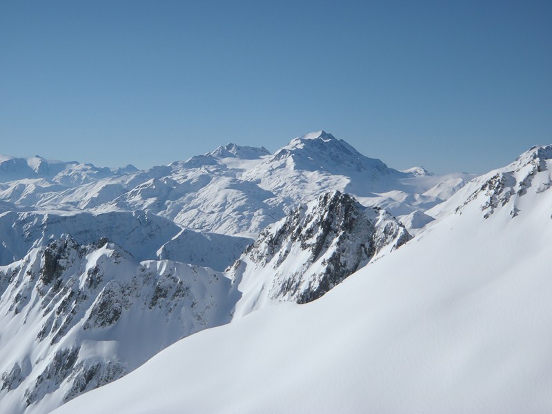 #6 L L'etendart, majestueux