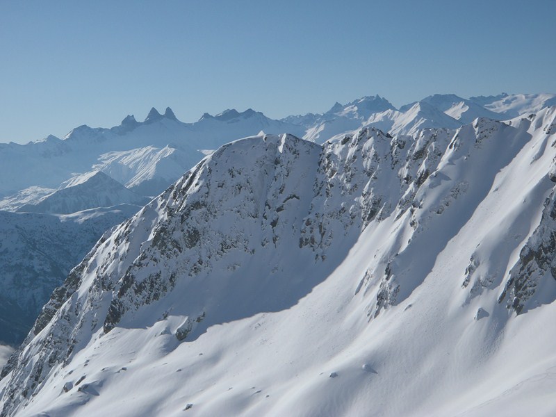 #4 Meije et Arves emergent derrier le pic de fremezan Meije et Arves emergent derrier le pic de fremezan