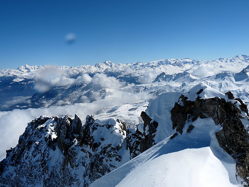 Arêtes du Grand Pic : Un beau cirque, qui préserve la neige en face nord