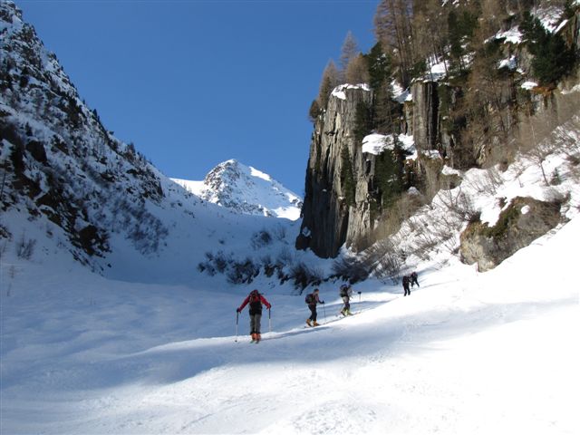 #2 couloir des Pétoudes : la paysage commence à être ambiance haute montagne couloir des Pétoudes : la paysage commence à être ambiance haute montagne