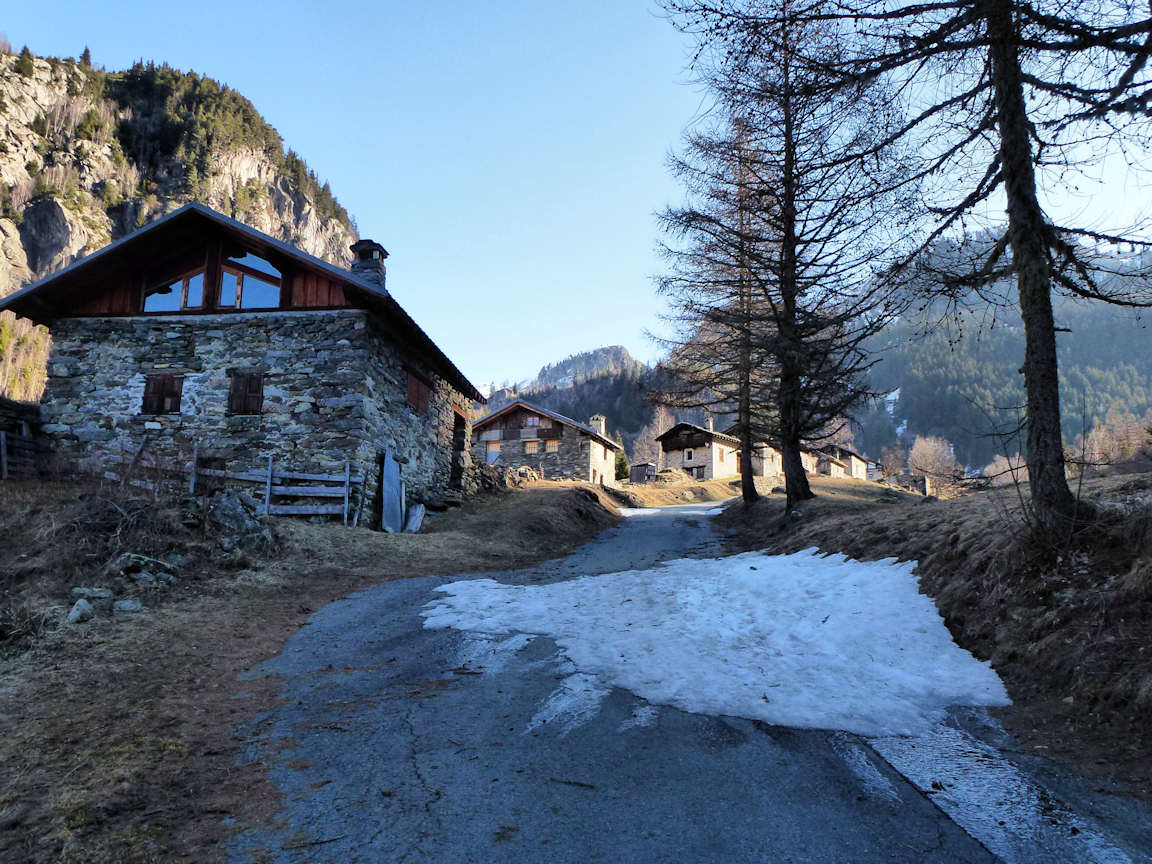 Le village du Crot (1499 m) : Un aperçu de l'enneigement ...