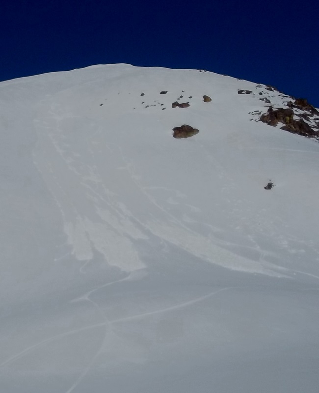#6 Cime de Belletz : Première pente sous le sommet. Quelques coulées de surface lors de notre passage. Cime de Belletz : Première pente sous le sommet. Quelques coulées de surface lors de notre passage.