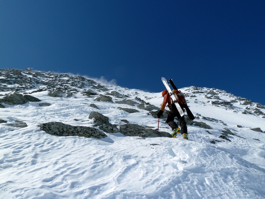 #2 Au dessus des 2 couloirs : On quitte les skis à partir de 3000 Au dessus des 2 couloirs : On quitte les skis à partir de 3000