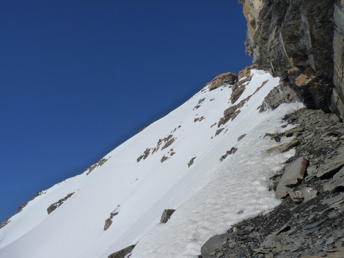 #4 La suite en crampons : C La suite en crampons : C'est sous les derniers rochers que j'ai eu le doute de la sous couche.