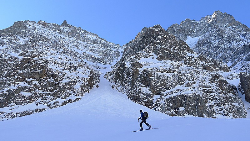 #1 Couloir de Burlan : Ça c Couloir de Burlan : Ça c'était dimanche sous le couloir.