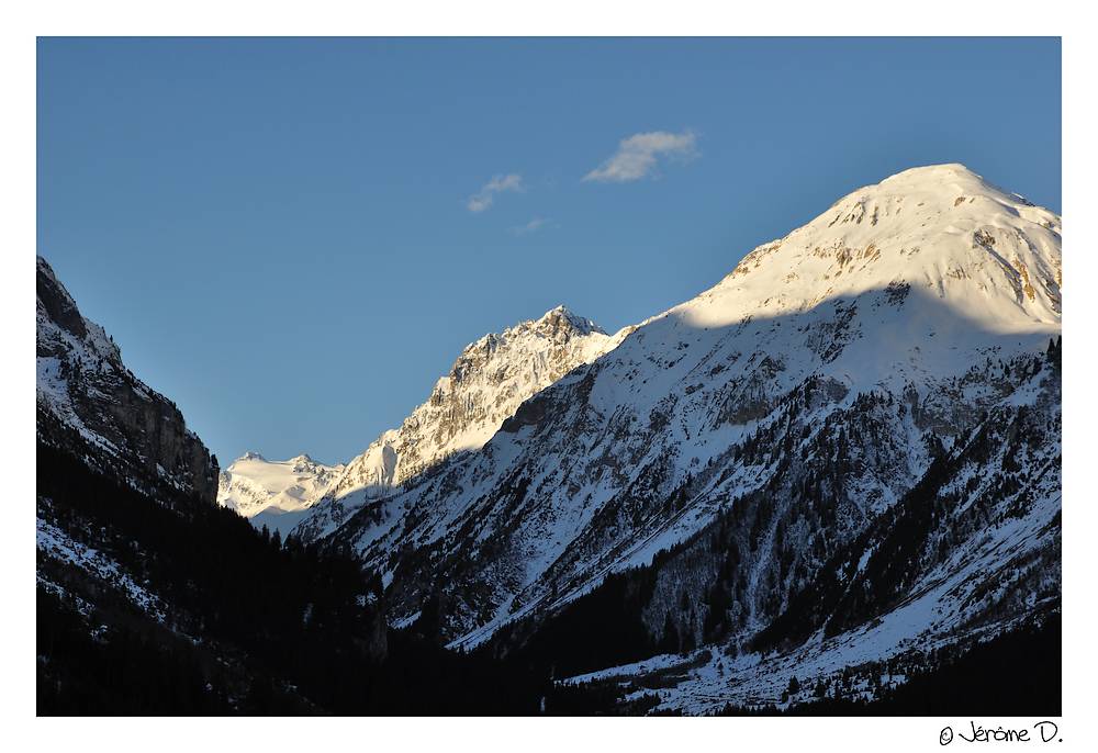 #2 Soleil : sur les premiers sommets dont Polset tout au fond Soleil : sur les premiers sommets dont Polset tout au fond