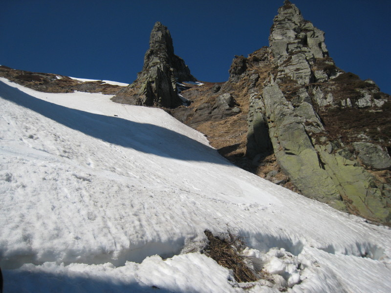 #7 Crevasse auvergnate : reptation habituelle au printemps à cet endroit, petite cascade dessous. Crevasse auvergnate : reptation habituelle au printemps à cet endroit, petite cascade dessous.