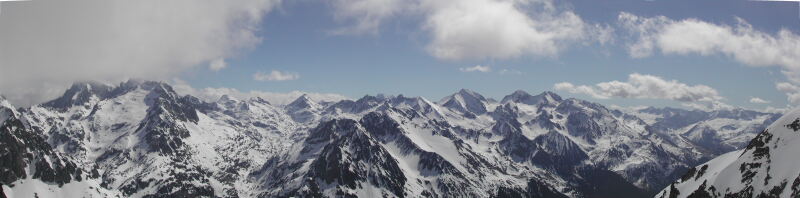 #2 Panorama : Aprés un gros redoux qui dure depuis 2 semaines maintenant, il reste tout de meme encore pas mal de neige. De gauche à droite : Balaitous, Frondellas, Enfer et au loin à droite la chaine de la telera. Panorama : Aprés un gros redoux qui dure depuis 2 semaines maintenant, il reste tout de meme encore pas mal de neige. De gauche à droite : Balaitous, Frondellas, Enfer et au loin à droite la chaine de la telera.