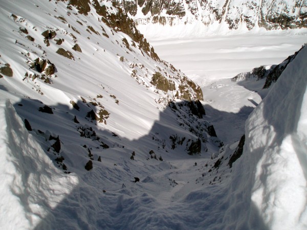 Le couloir vu du haut : L'intégralité de la descente vue du départ.