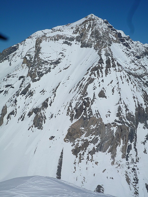 #1 la face W de mathews : le verrou de la goulotte ne passe probablement pas à ski la face W de mathews : le verrou de la goulotte ne passe probablement pas à ski