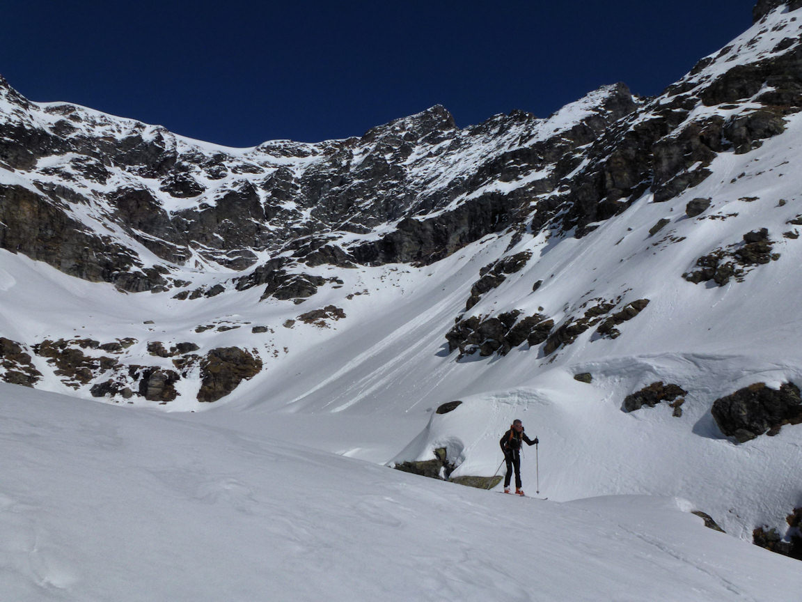 Lac San Grato : Dans un cirque, au pied des paroies Sud du Ruitor.