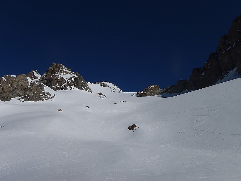 Glacier Jocelme et sommet : Malheureusement la croute de regel sur le glacier n'est pas suffisante pour nous porter. C'est pas génant à la montée mais pas top à la descente...