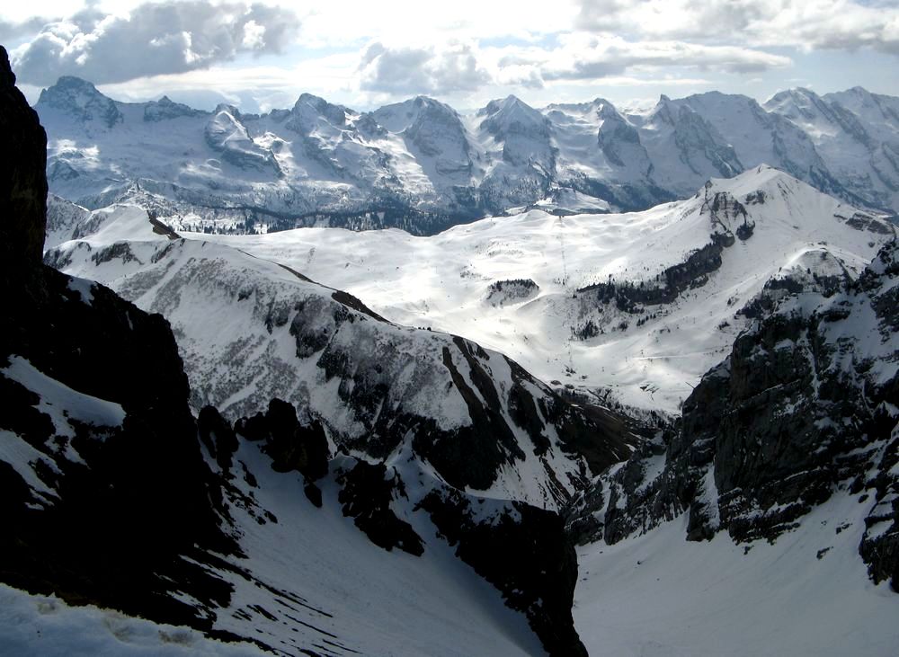 #6 Combes des Aravis : Quoi qu Combes des Aravis : Quoi qu'on en dise c'est quand même assez blanc dans les combes ... même si ça doit pas être bien épais dans le bas