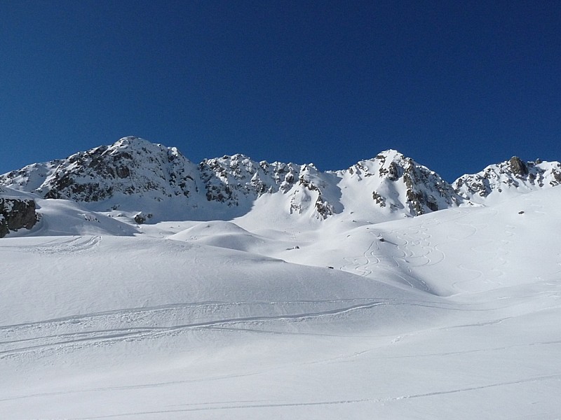 #4 Vallon de Balmette : avec le Pic de Fremezan et un sommet sans nom. Vallon de Balmette : avec le Pic de Fremezan et un sommet sans nom.
