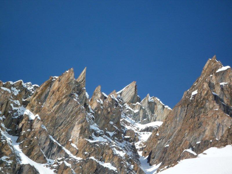 Berrio Blanc : Les roches esthétiques du versant sud est du Berrio.