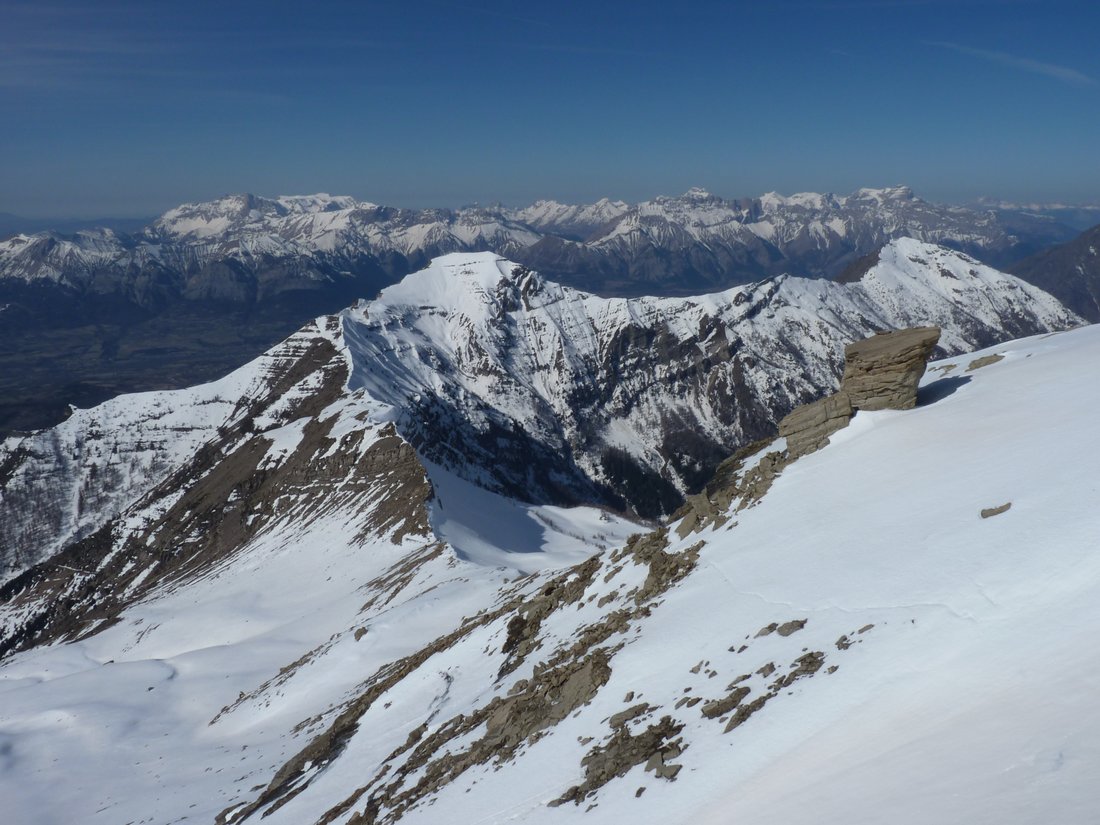 #9 Col de la Pisse : Avec le Pic Queyrel - le Cuchon et Dévoluy en fond Col de la Pisse : Avec le Pic Queyrel - le Cuchon et Dévoluy en fond