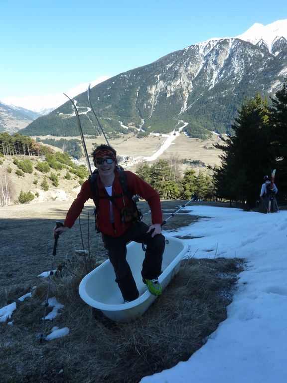 #12 Manu : sa 1ere baignoire du jour !!! Manu : sa 1ere baignoire du jour !!!