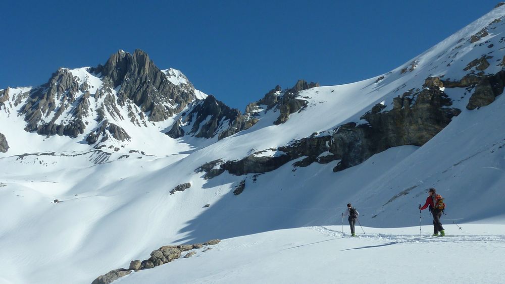 #1 Dent Parrachée : le sommet apparait derriere la Pointe de la Fournache Dent Parrachée : le sommet apparait derriere la Pointe de la Fournache