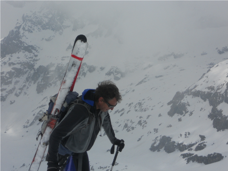#6 Patrice : Patrice arrive au sommet du Clapier avec les nuages. Patrice : Patrice arrive au sommet du Clapier avec les nuages.