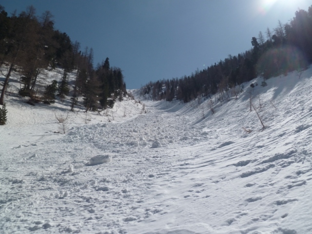 #4 Petit couloir de Juisse : La combe ouest parcourue par une coulée durcie Petit couloir de Juisse : La combe ouest parcourue par une coulée durcie
